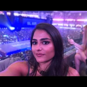 Meet your Posher, Claudia